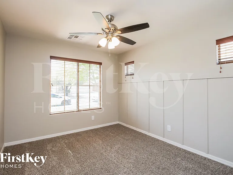 914 W Desert Canyon Dr — Photo 13