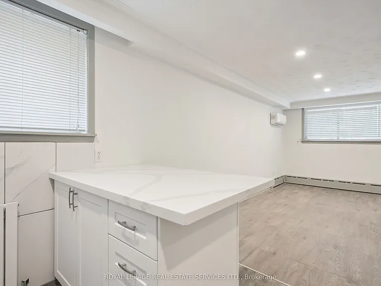 18 33rd St #5 — Photo 13