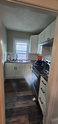 838-844 Lonsdale Ave #3 Photo 1 838-844 Lonsdale Ave #3 Photo 1
