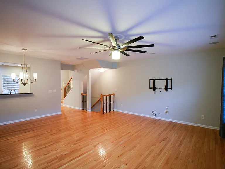 264 W Bland St — Photo 19