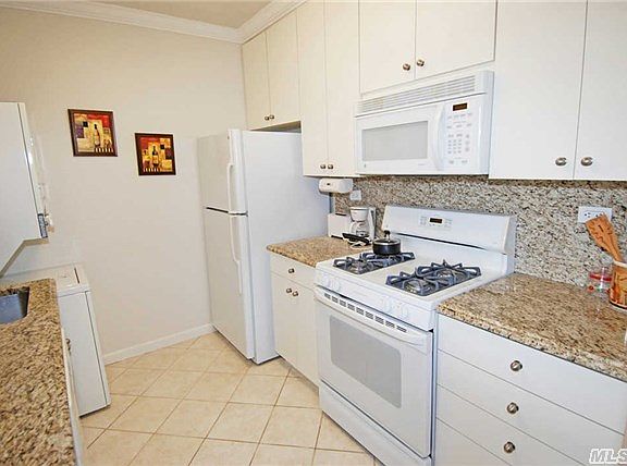 4th image of 27110 Grand Central Pkwy APT 7P