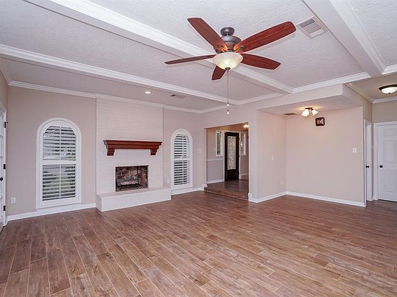 4th image of 15750 Walkwood Dr