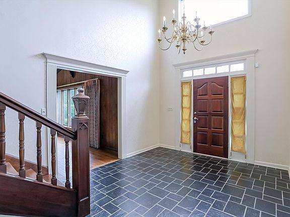 5th image of 7922 Mill Pond Ln