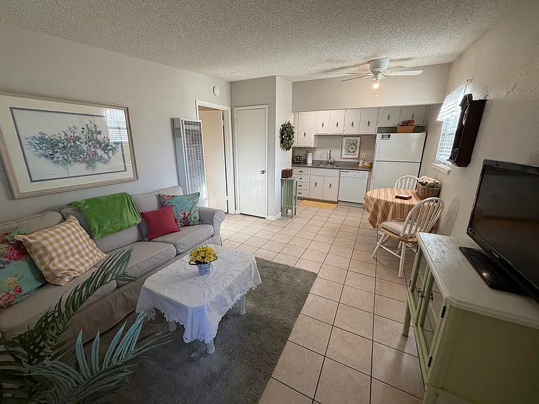 1847 E 8th St #22 — Photo 5