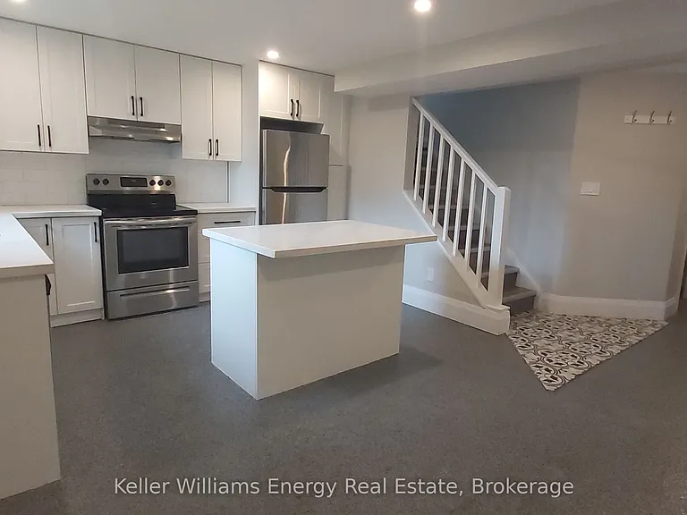 634 Wilson Rd N #LOWER — Photo 2