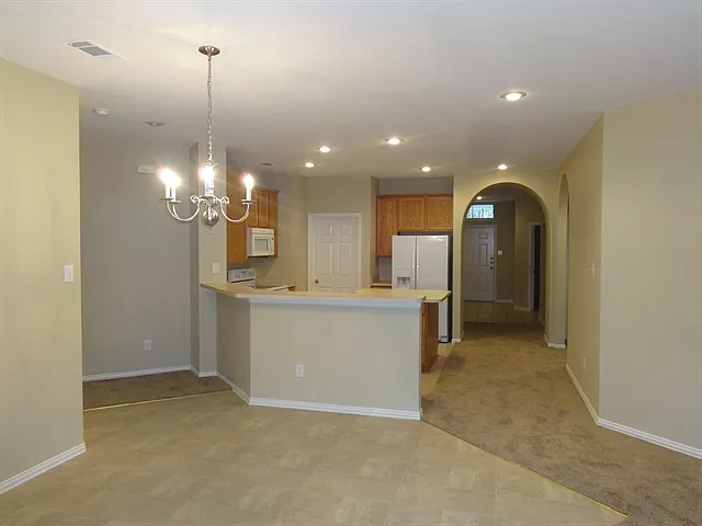 4 bed, 2.0 bath, 1829 sqft, $2,075 — Photo 3