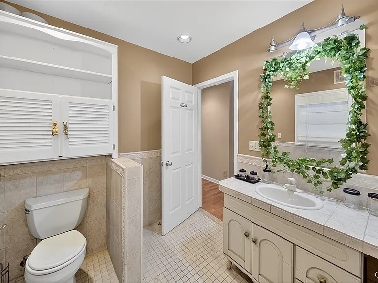 2340 Court St — Photo 18