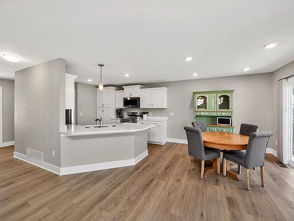 5th image of 2820 SE Moraine Ct
