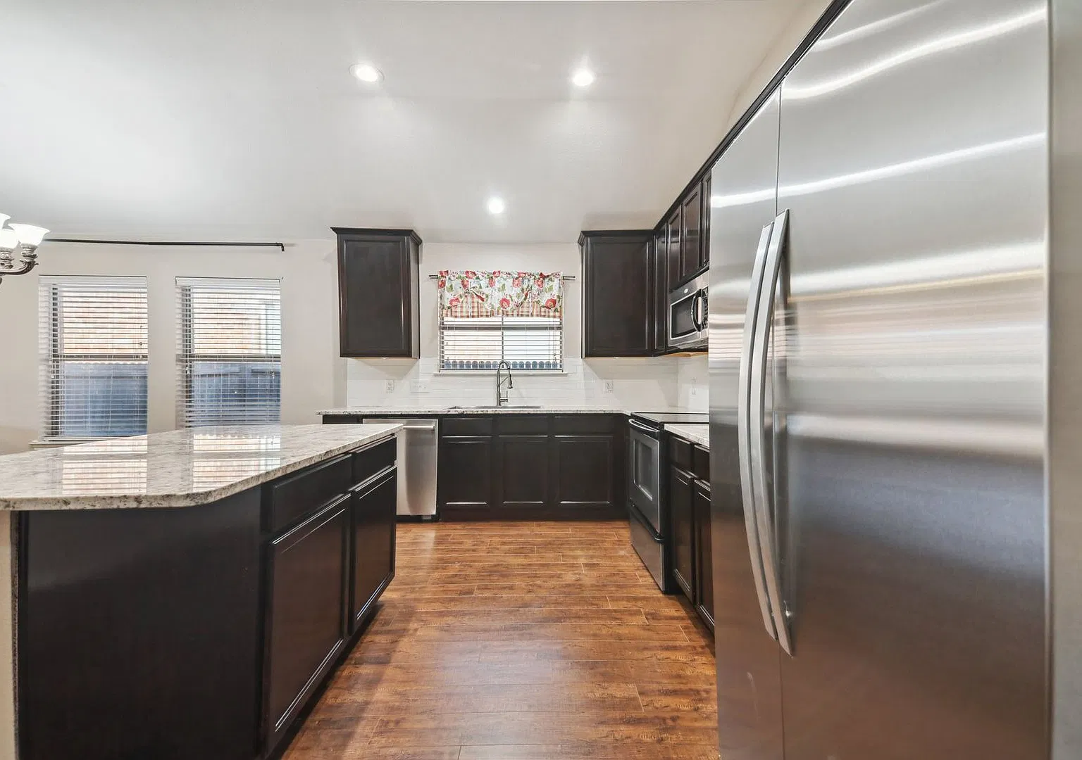 4 Bedroom Single Family in Crossroads — Photo 4