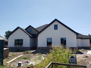 808 Gallant Fox, Hewitt, TX 76643