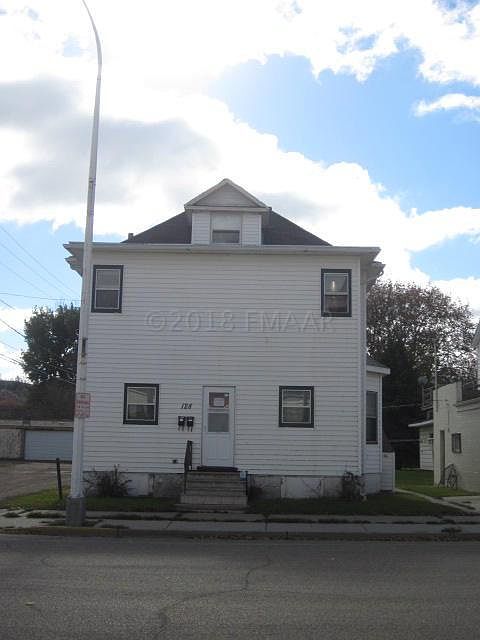 2nd image of 128 2nd St SE