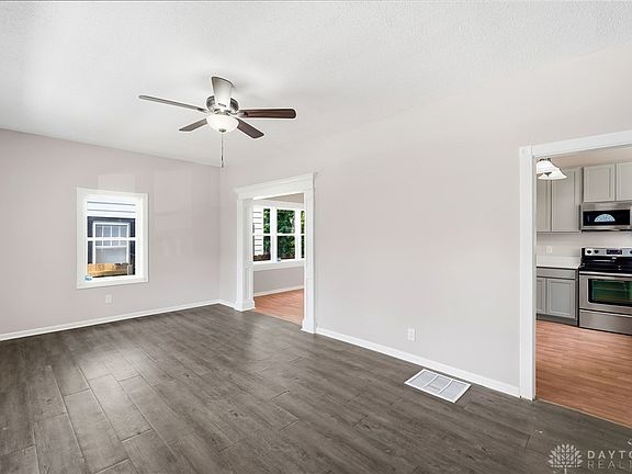 2nd image of 552 Evergreen Ave