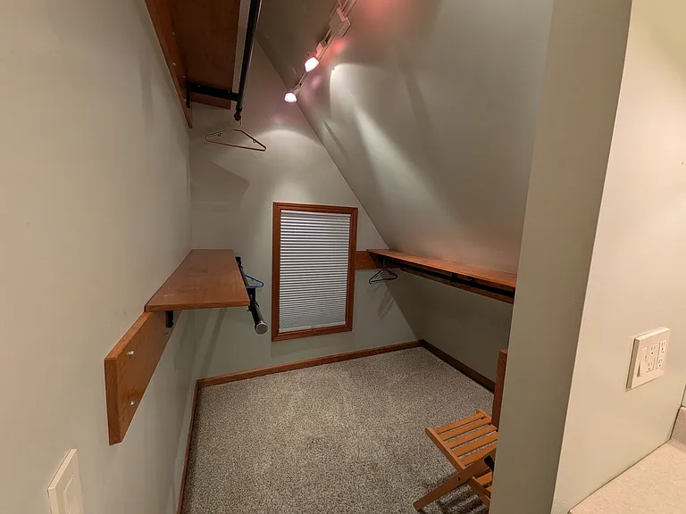 704 E West St — Photo 21
