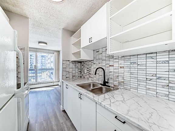 4th image of 340 N 14th Ave SW #401