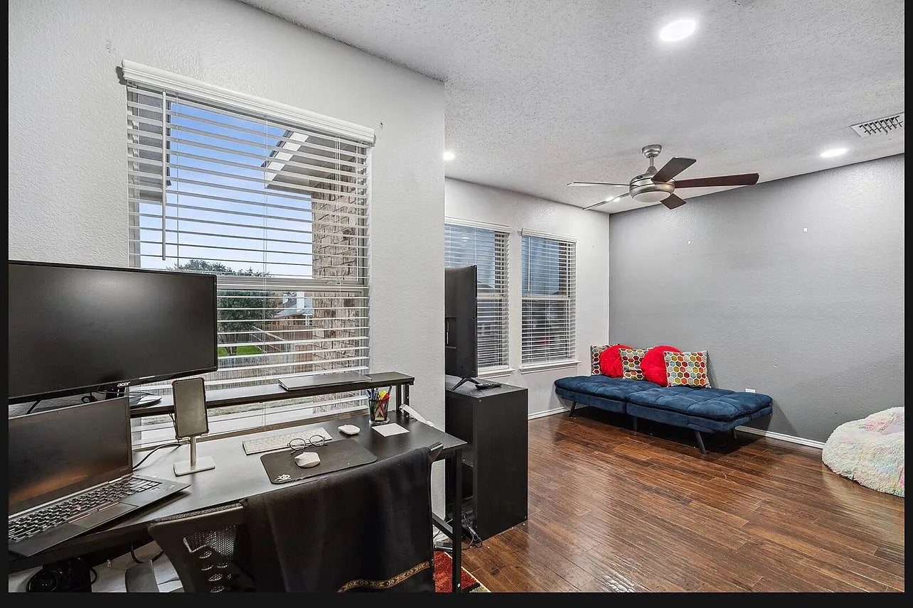 2453 Graystone Dr — Photo 3