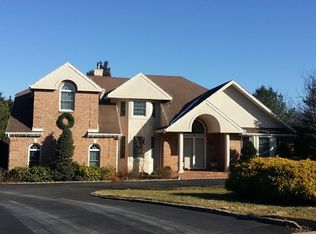 11 Belfry Ln, Hicksville, NY 11801