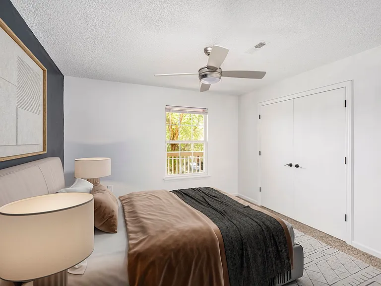 Carlson Bay Luxury Apartments — Photo 8
