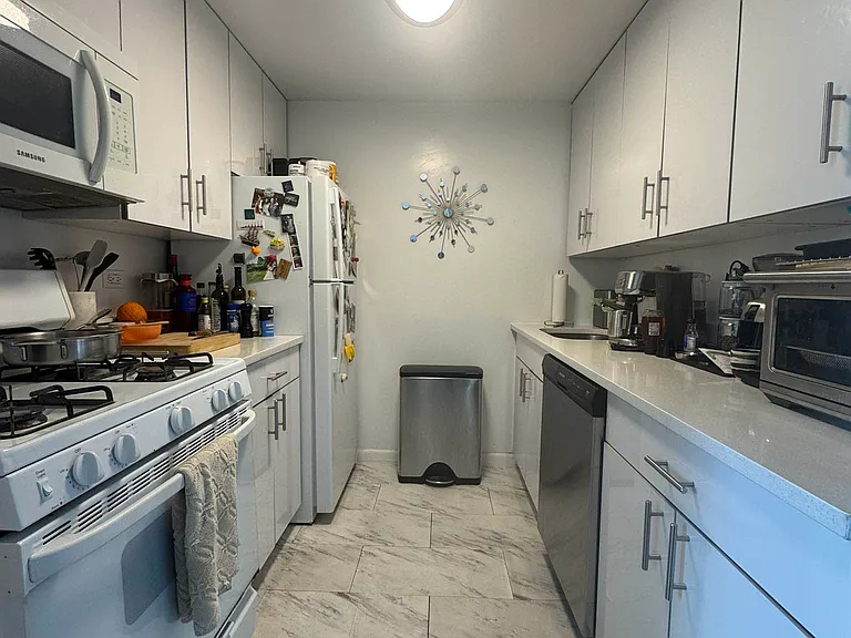 111 W 67th St #20B — Photo 6