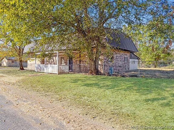 3rd image of 115 N Main St