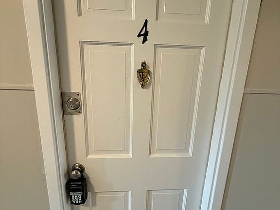 2nd image of 2074 Fairmont Ct #4