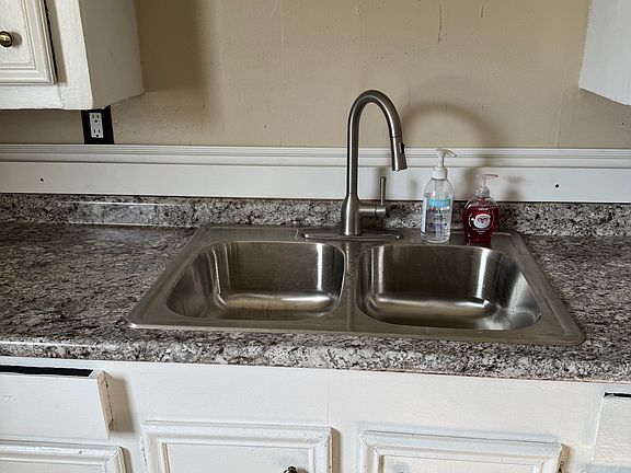 3rd image of 419 W 50th St
