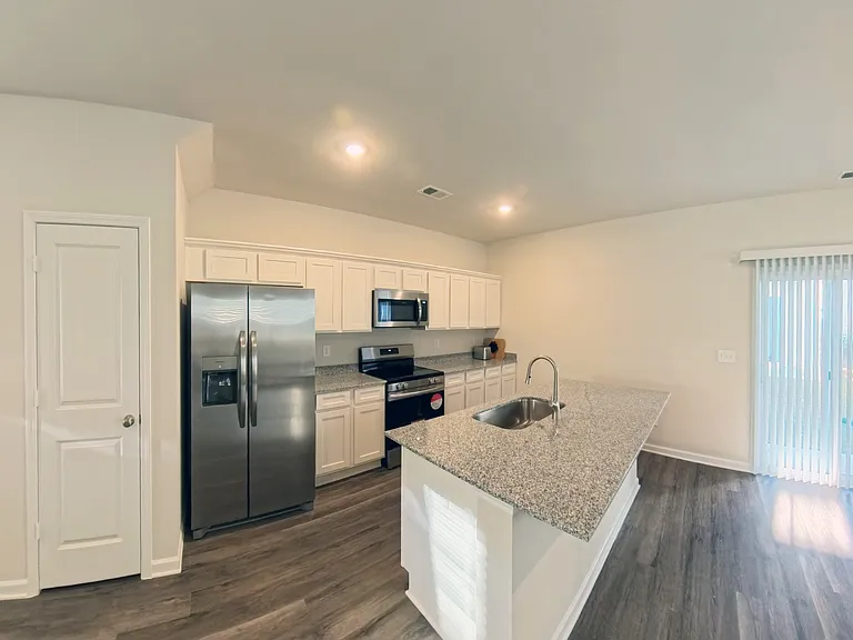 916 Drake Grove Ln — Photo 6