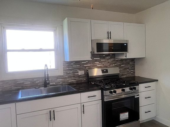 5th image of 2414 Crescent Dr