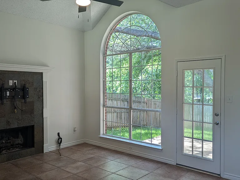 2296 Grandview Dr — Photo 14