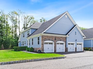 7 Remington Ct, Farmingdale, NJ 07727