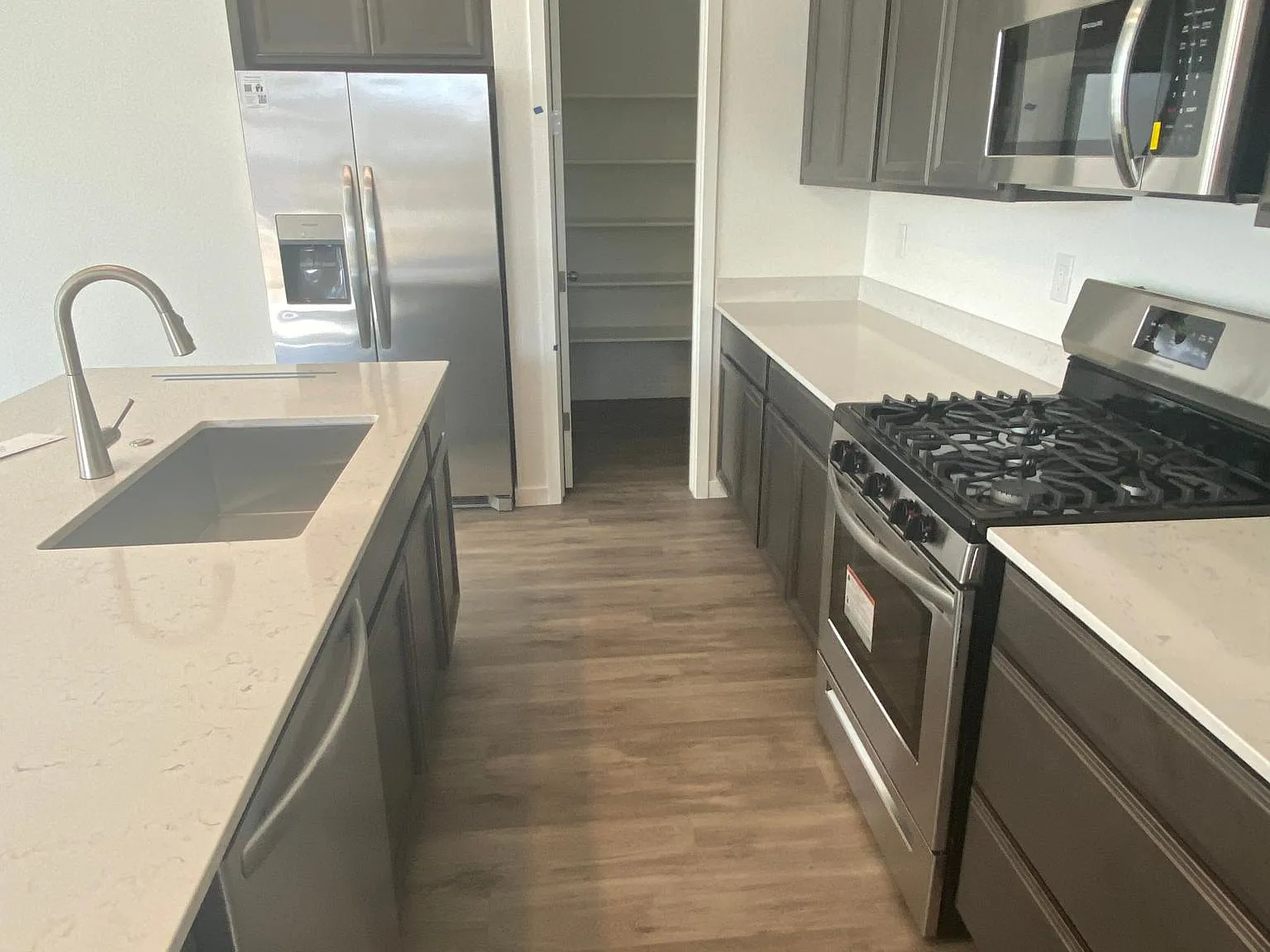 3 bed, 2.5 bath, 1883 sqft, $2,900 — Photo 4