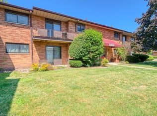 24665 Clareshire Dr, North Olmsted, OH 44070
