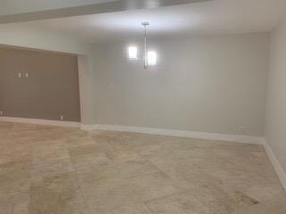 5th image of 621 SE 5th Ave