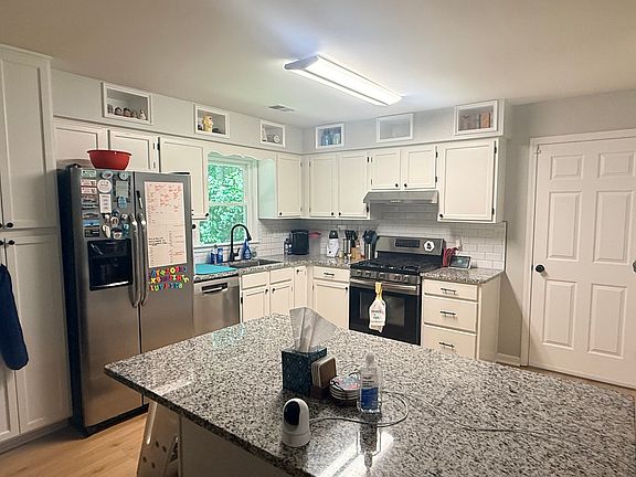 5th image of 88 Hollyberry Ct