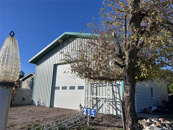 215 1st Street, North Portal, SK S0C 1W0