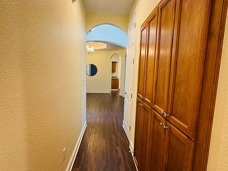 1525 Greenwich Dr — Photo 6