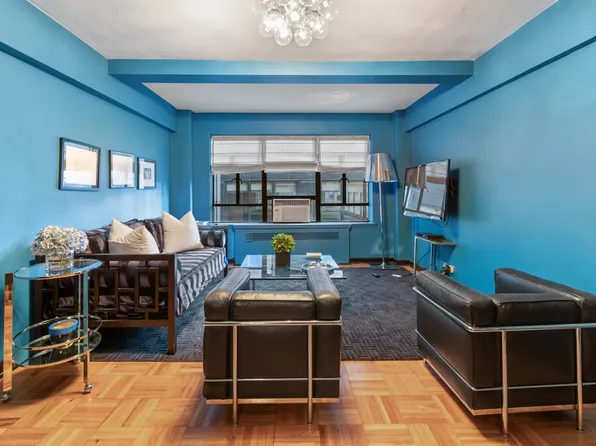 45 West 54th Street image 3 of 9