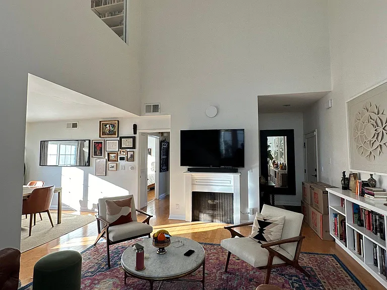 945 N Hudson Ave #204 — Photo 12