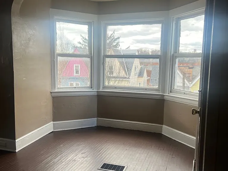 507 N Beaver St — Photo 3