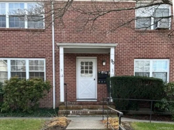 90 Gregory Ave APT 3, Mount Kisco, NY 10549