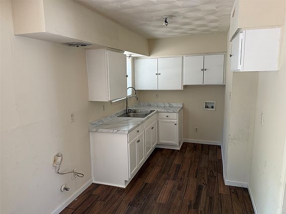 5th image of 7935 Larchridge Dr