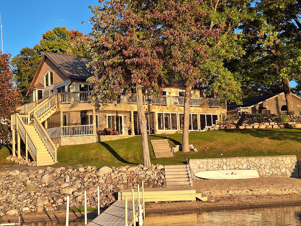 1st image of 9673 Lake Dr