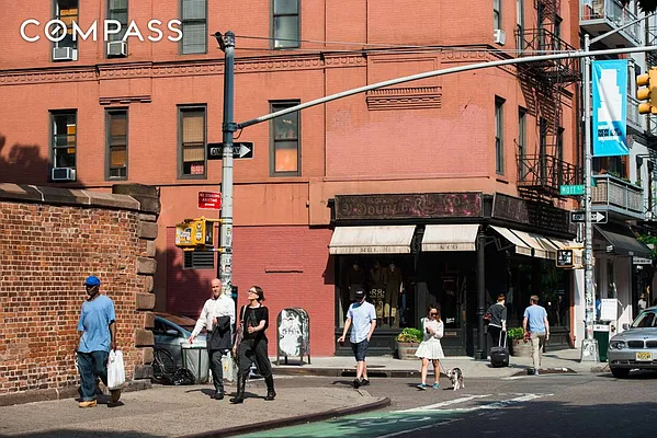 Rented by Compass | media 23