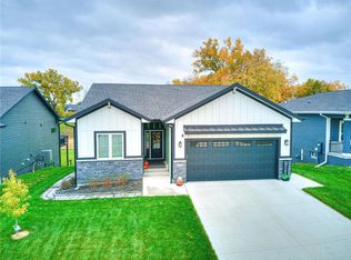 5712 Wolcott Cir, Des Moines, IA 50321