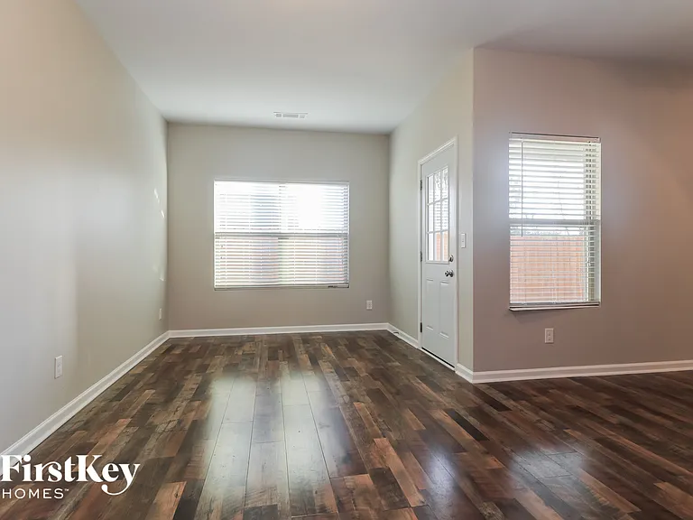 109 Caledonian Cir — Photo 5