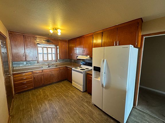 3rd image of 1210 Rose Dr