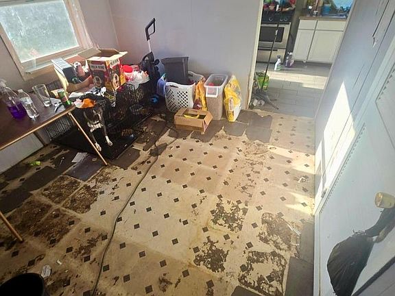 3rd image of 28658 Glenwood St