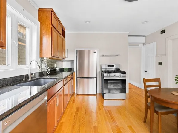 111 Eutaw St #2, Boston, MA 02128