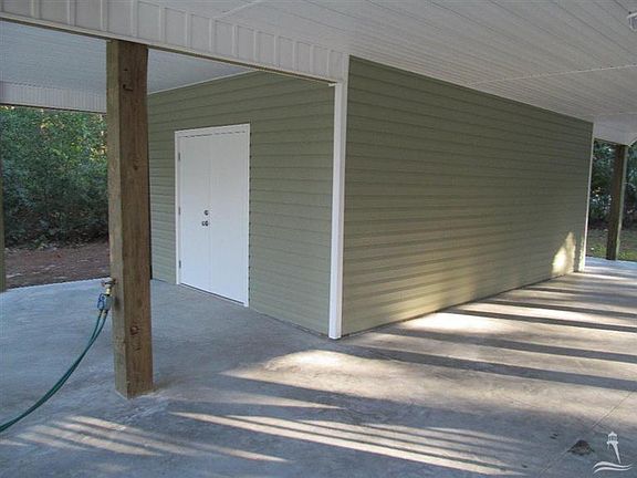 3rd image of 1005 W Oak Island Drive