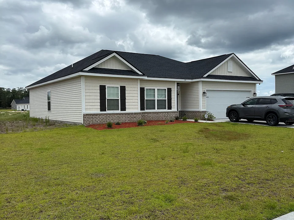 157 Deerfield Dr NE