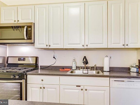 3rd image of 613 Oakland Hills Ct APT 401